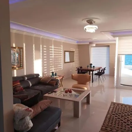 Bektaslar 3+1 Lueks אלאניה